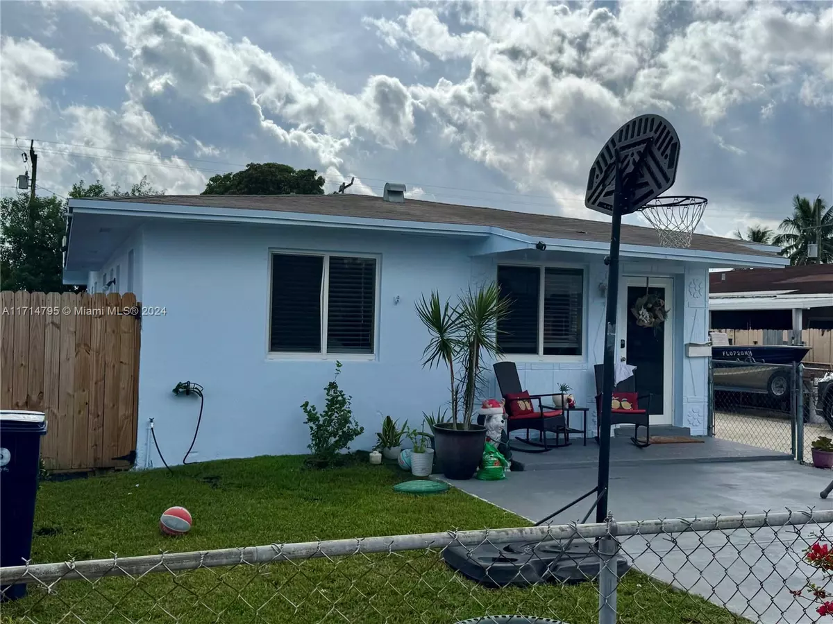Miami, FL 33165,9228 SW 37th St