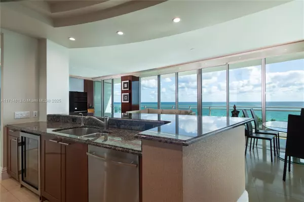 Bal Harbour, FL 33154,10295 Collins Ave #401