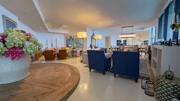 Sunny Isles Beach, FL 33160,18555 Collins Ave #3105