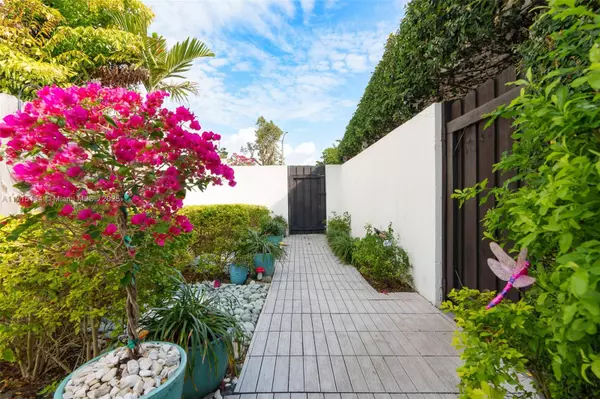 Wilton Manors, FL 33305,7 Coventry Way #7