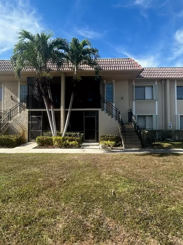 Weston, FL 33326,334 Lakeview Dr #103