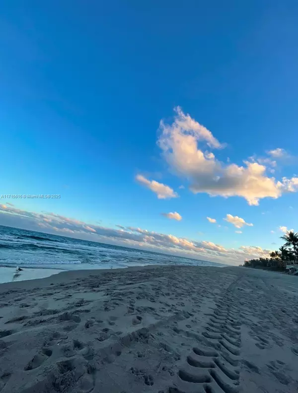 Highland Beach, FL 33487,3912 S Ocean Blvd #1001