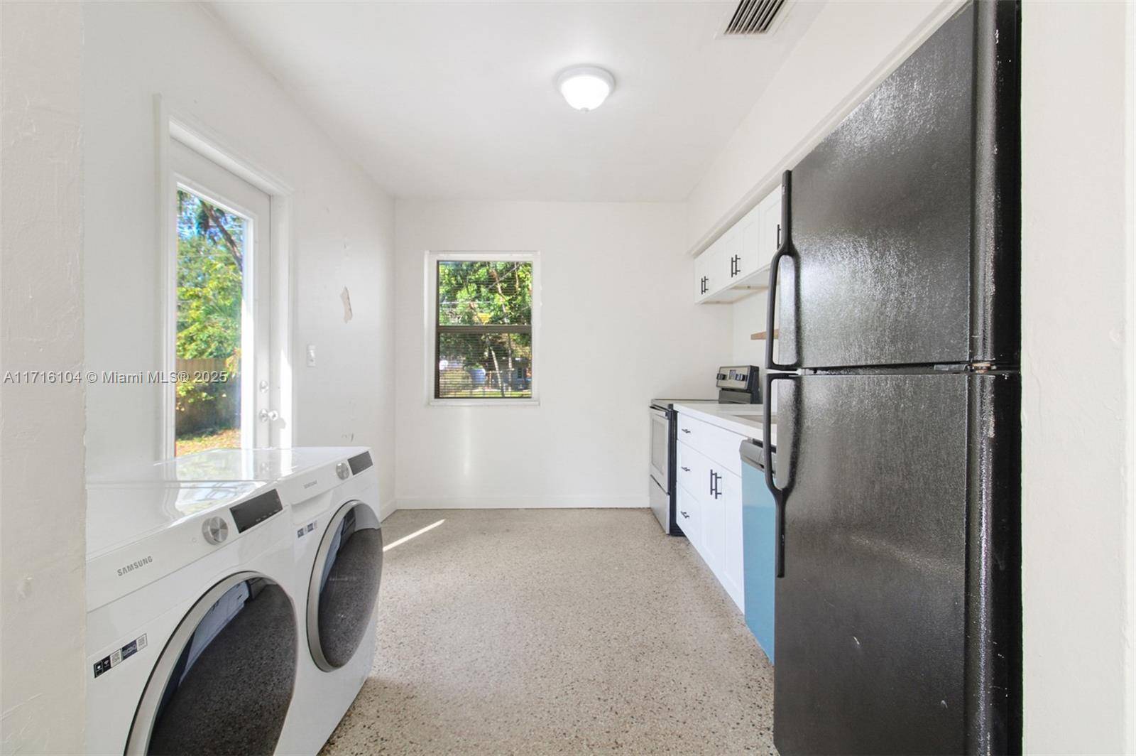 North Miami, FL 33161,1045 NE 130th St