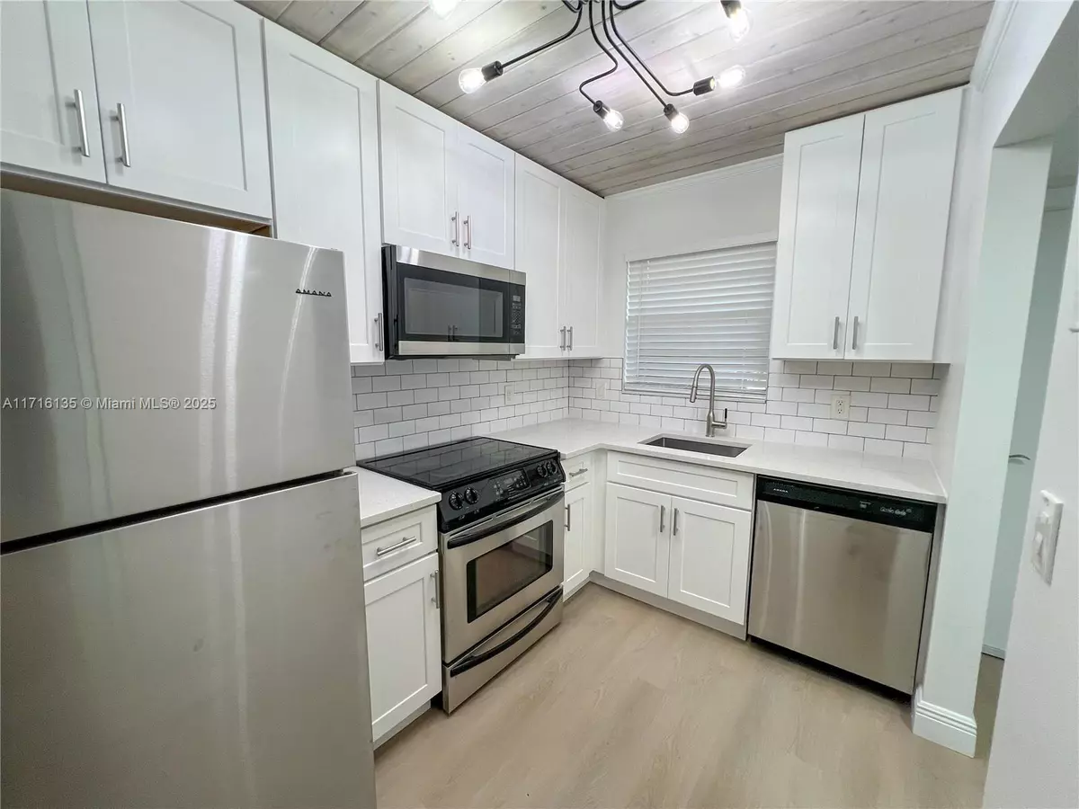 West Palm Beach, FL 33401,1638 Embassy Dr #301