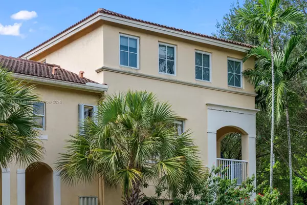160 Jacaranda Country Club Dr #201, Plantation, FL 33324