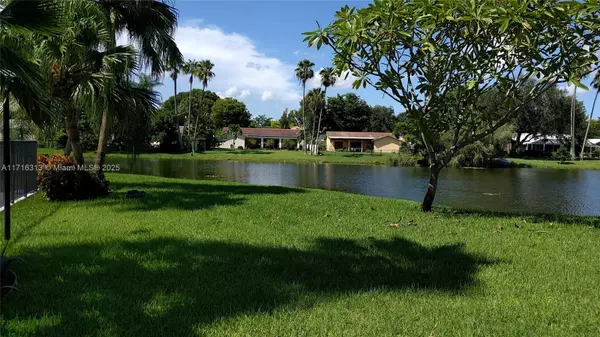 Coral Springs, FL 33065,11477 NW 39th Ct #302-1