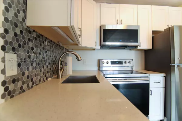 Miami Beach, FL 33139,899 West Ave #8D