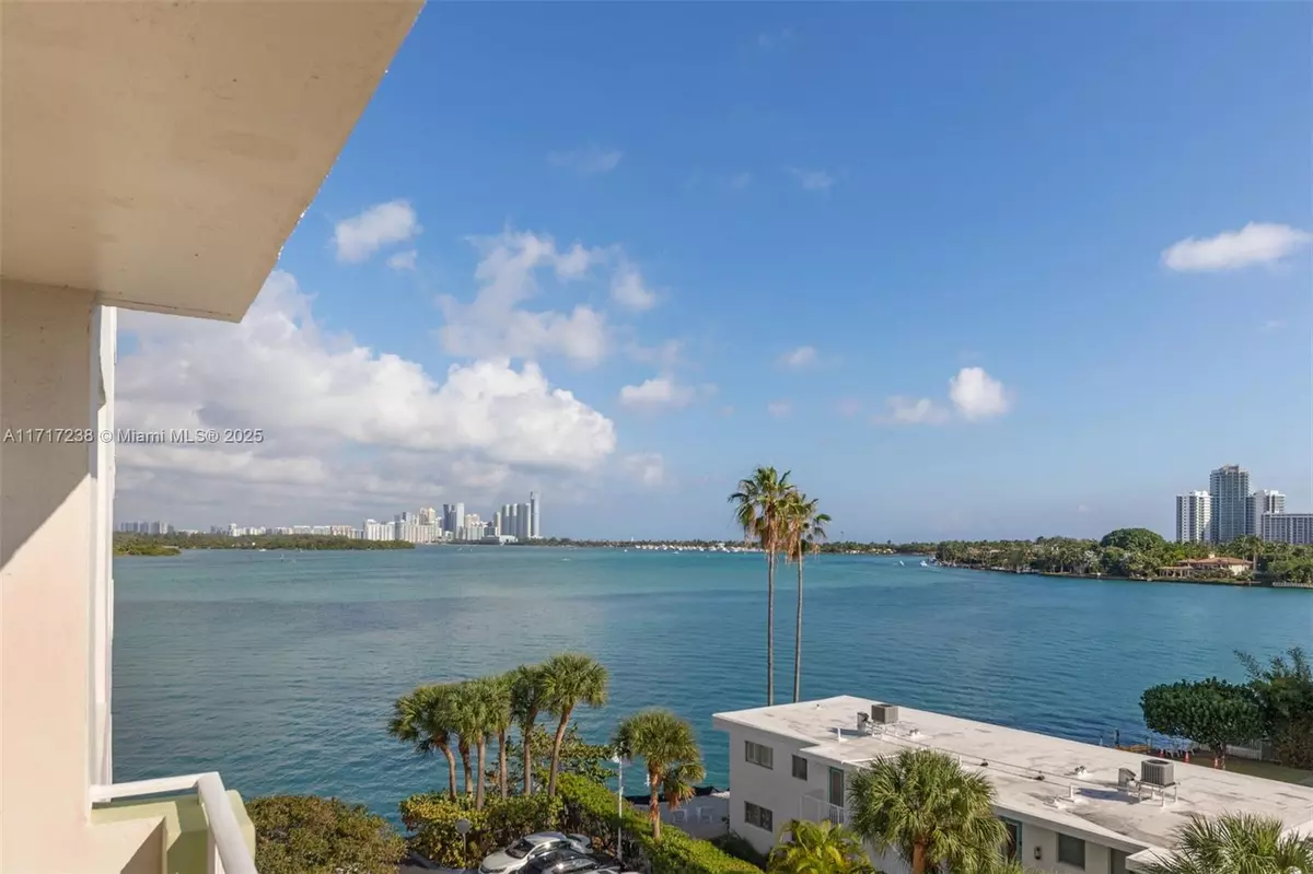 Bay Harbor Islands, FL 33154,10350 W Bay Harbor Dr #5E