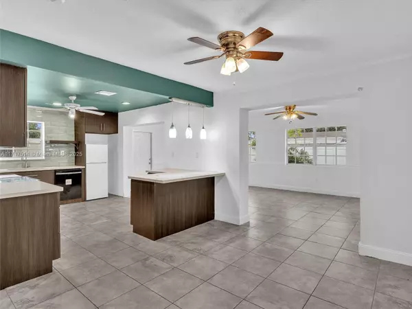 Pembroke Pines, FL 33023,521 SW 68th Ter