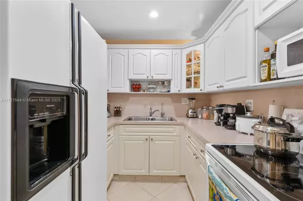 Hialeah, FL 33012,1555 W 44th Pl #242