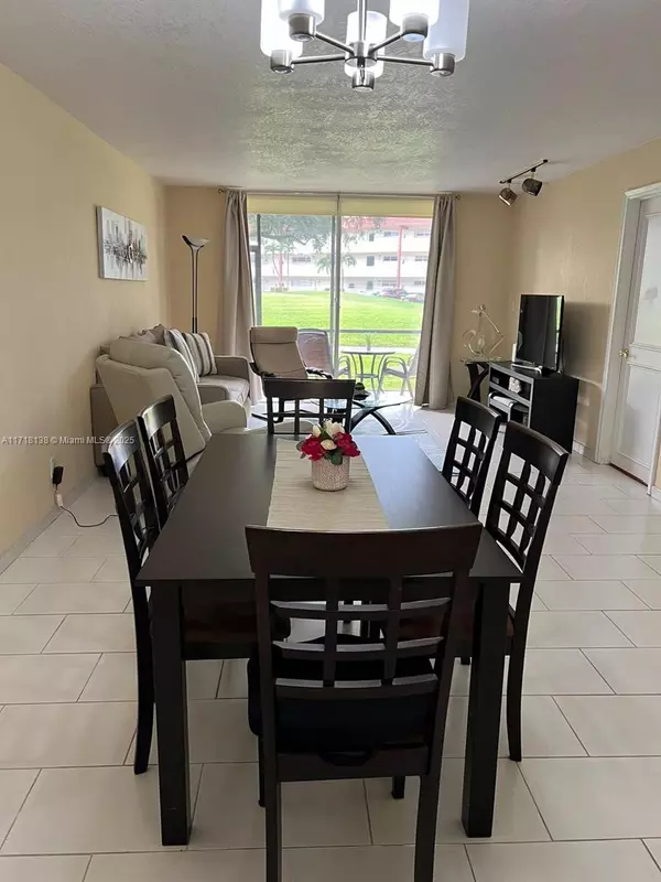 Pembroke Pines, FL 33025,611 S Hollybrook Dr #102