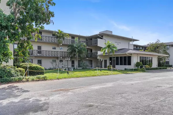 1250 E Sample Rd #208, Pompano Beach, FL 33064