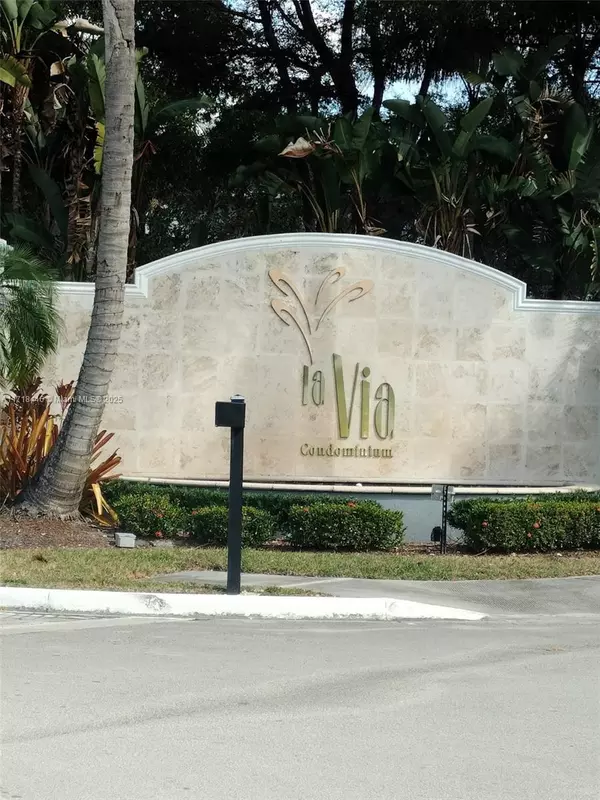 9640 NW 2nd St #5-201, Pembroke Pines, FL 33024