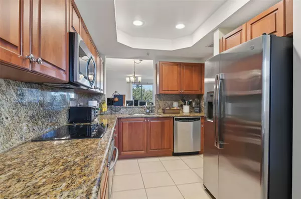 Pinecrest, FL 33156,7530 SW 102nd St #303