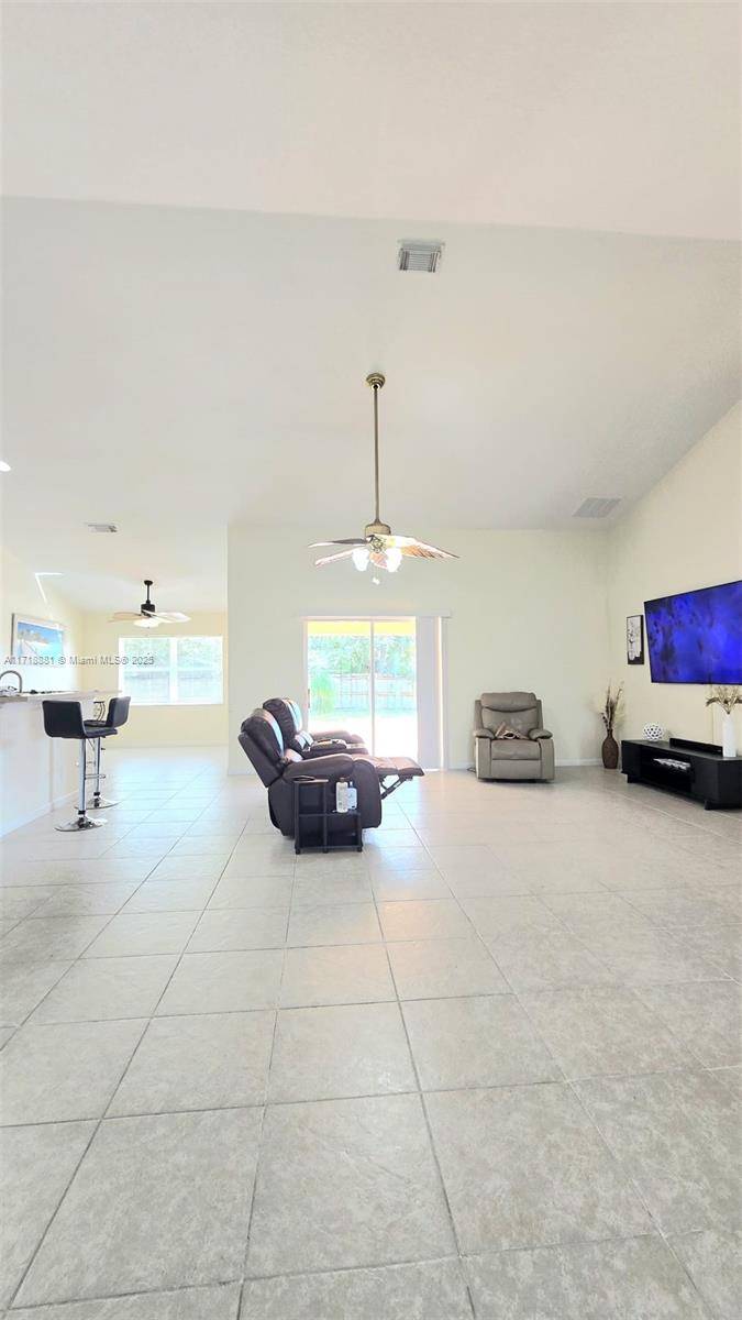 Port St. Lucie, FL 34983,423 SW Byron St