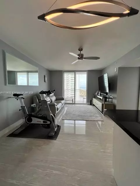 Miami Beach, FL 33141,6969 Collins Ave #1115