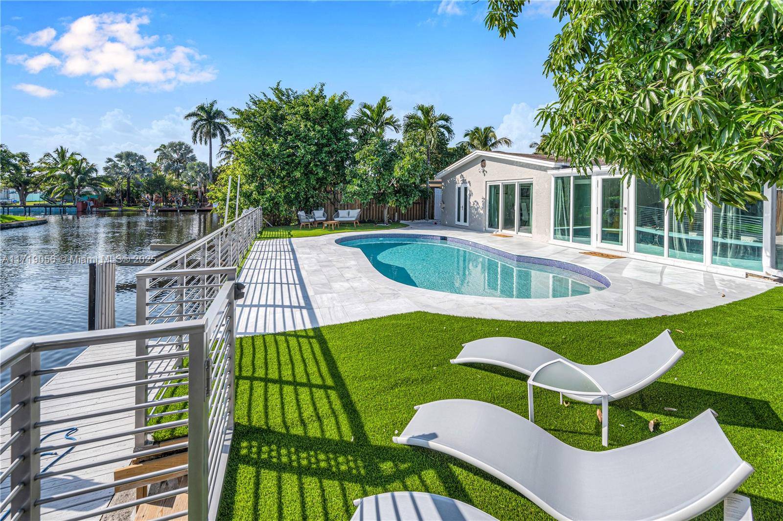 3472 SW 44th St, Dania Beach, FL 33312