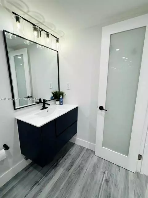 Miami Beach, FL 33139,345 Ocean Dr #325