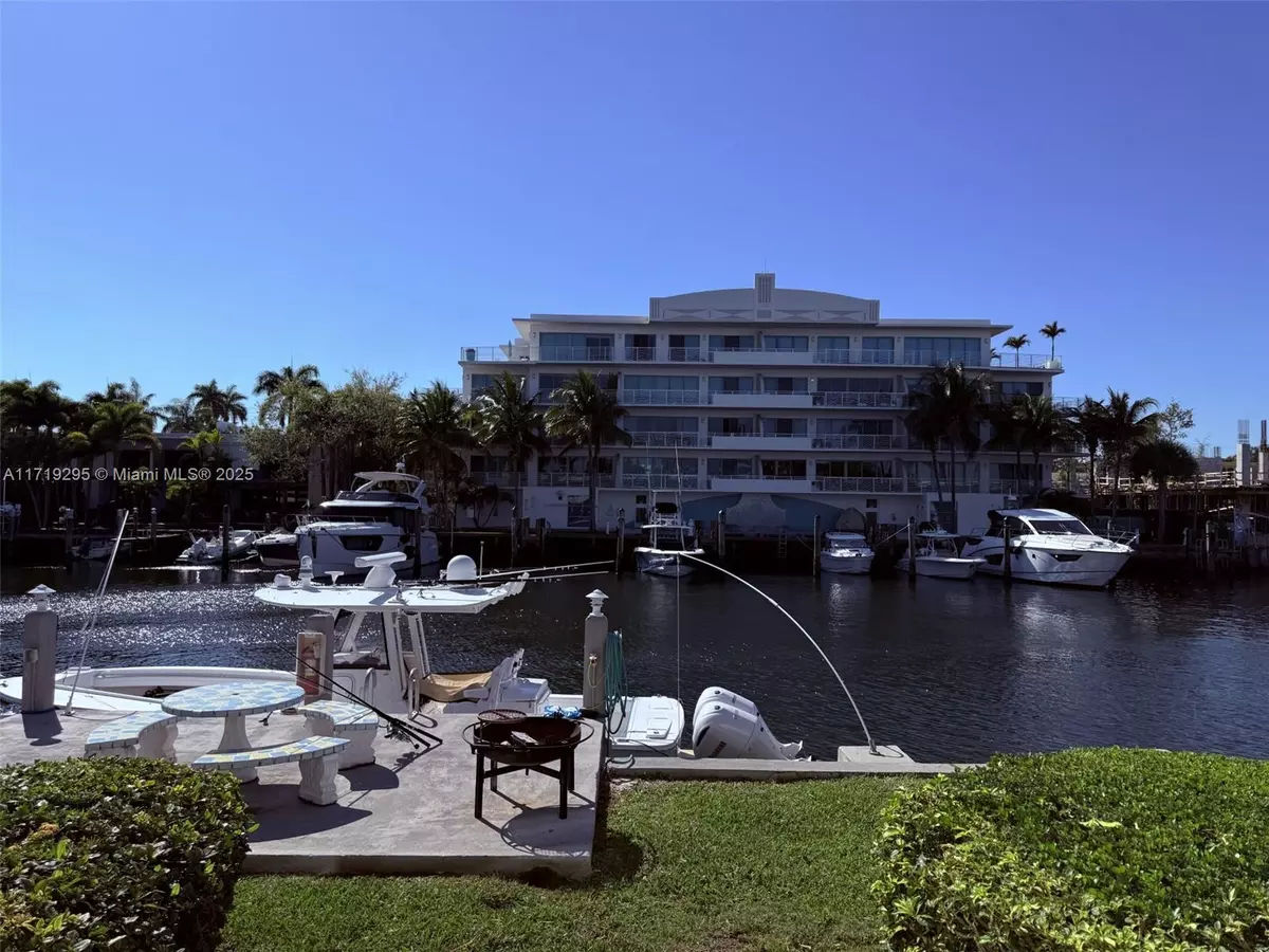 Fort Lauderdale, FL 33301,180 Isle Of Venice Dr #105