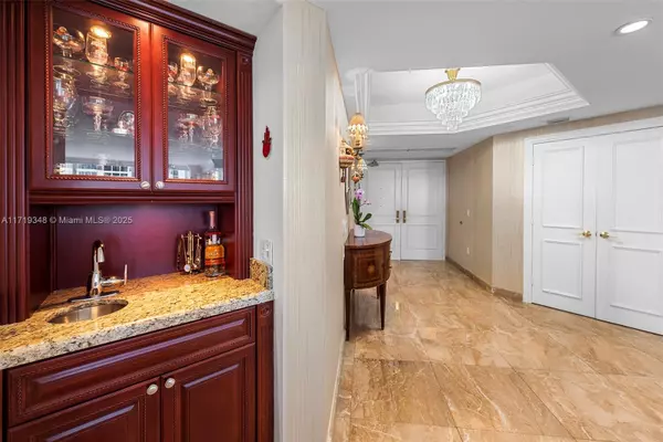 Miami Beach, FL 33140,4775 Collins Ave #3101