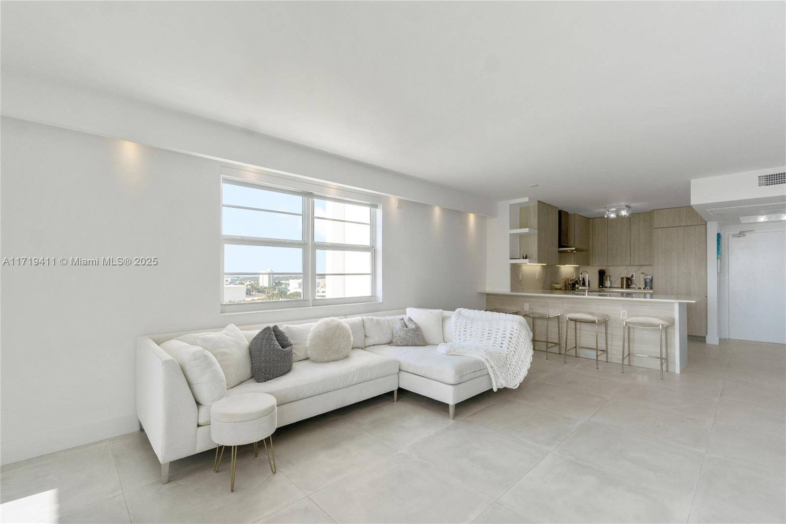 Miami Beach, FL 33139,100 Lincoln Rd #1411