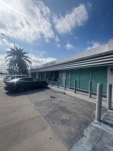 13124 W Dixie Hwy, North Miami, FL 33161