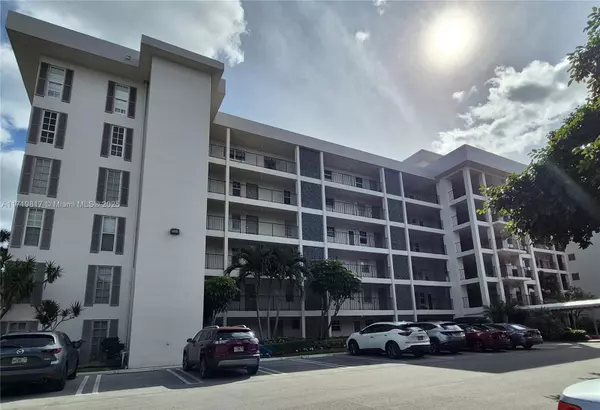 2850 N Palm Aire Dr #106, Pompano Beach, FL 33069