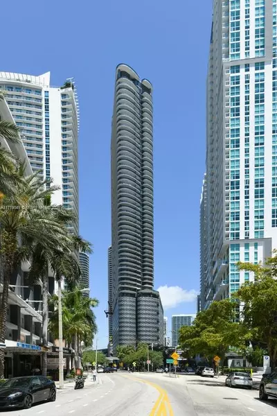 1000 Brickell Plz #1912, Miami, FL 33131