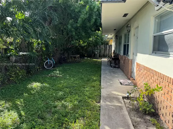 Oakland Park, FL 33334,212 NE 41 St #212