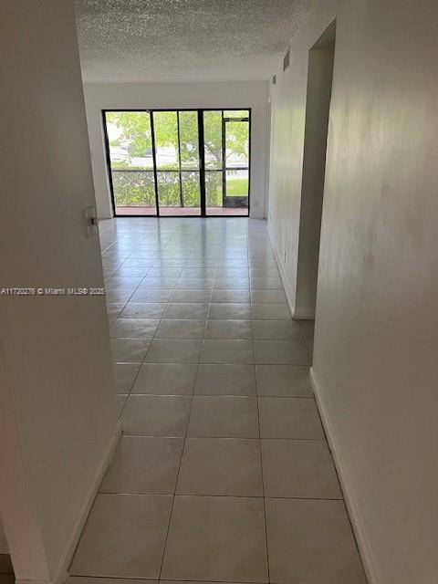 Pompano Beach, FL 33069,2318 S Cypress Bend Dr #125