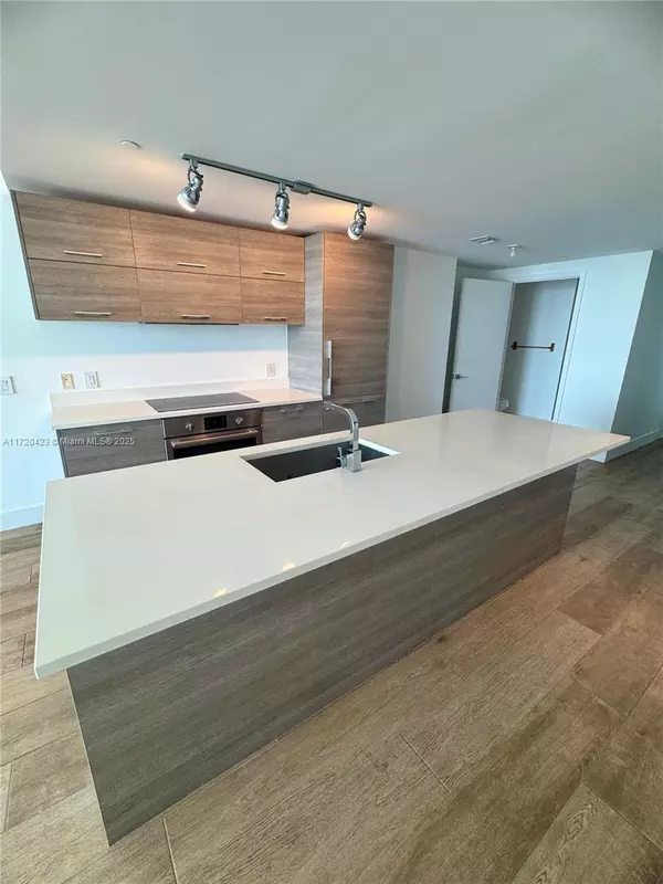 Miami, FL 33137,650 NE 32 street #1805