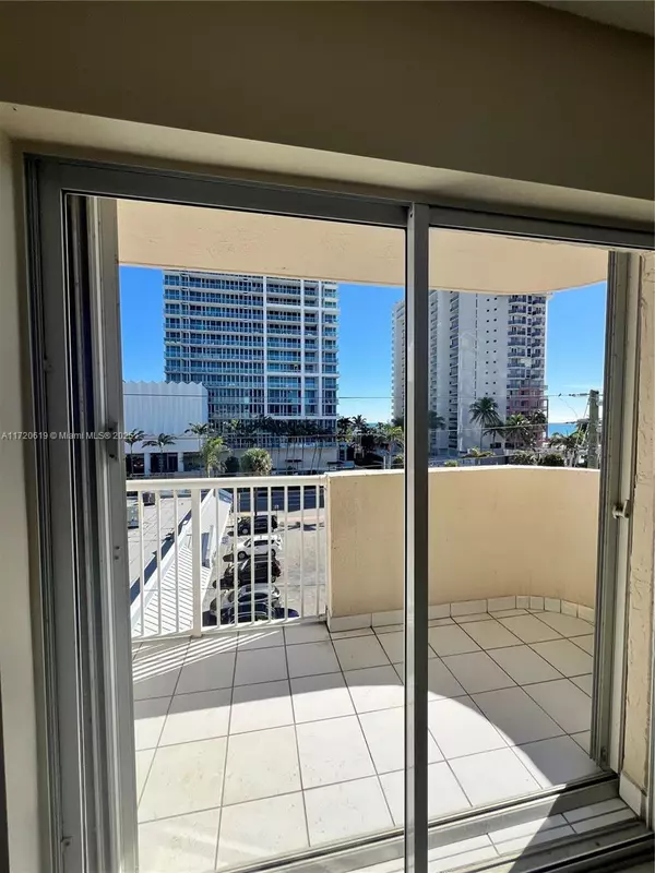 Miami Beach, FL 33141,6801 Harding Ave #509