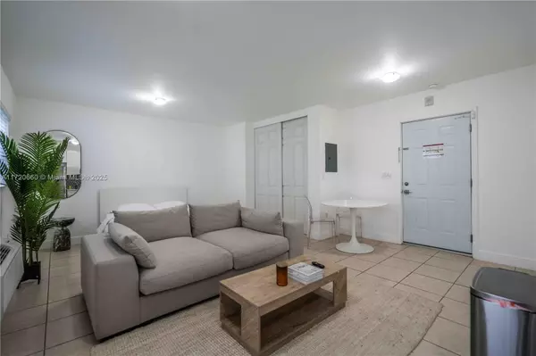 Miami Beach, FL 33141,6971 Carlyle Ave #106