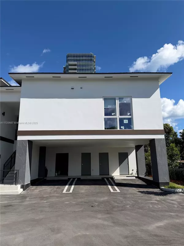 Hallandale Beach, FL 33009,210 SE 10th St #A