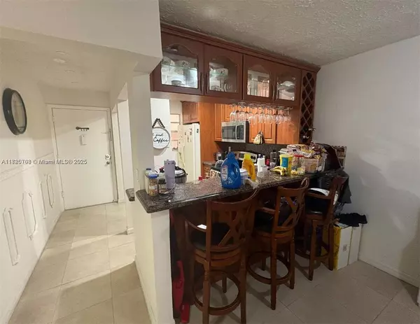 Hialeah, FL 33012,6055 W 19th Ave #318