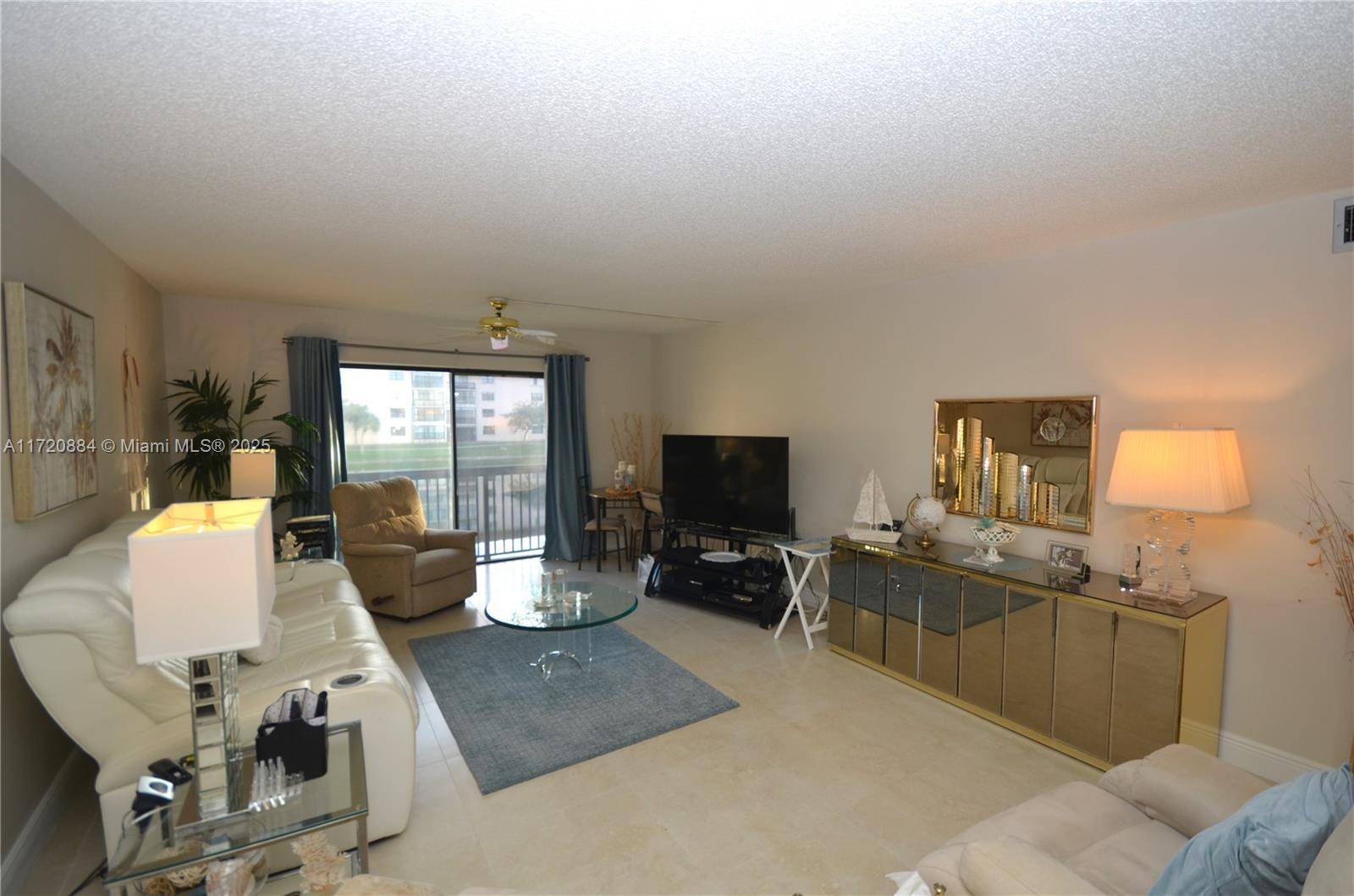 Tamarac, FL 33319,4960 E Sabal Palm Blvd #211