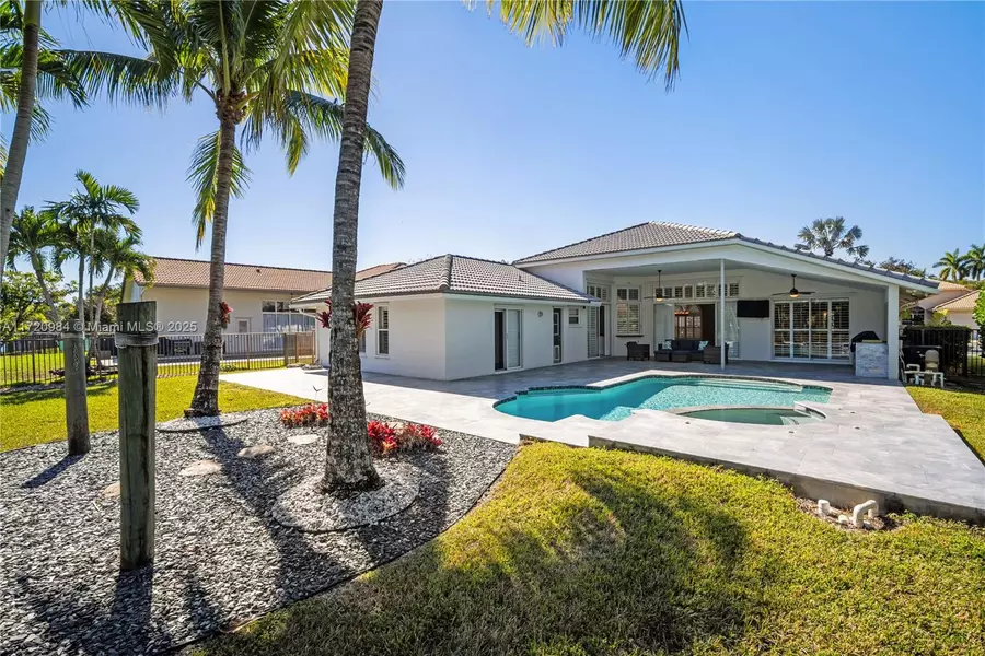 805 Bayside Ln, Weston, FL 33326