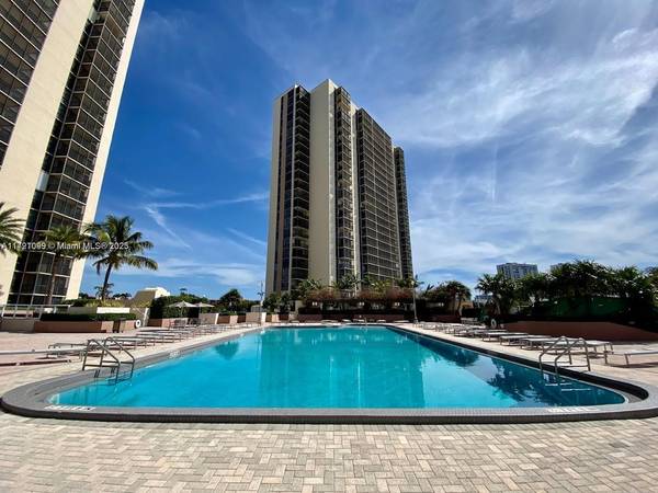 20301 W Country Club Dr #1424, Aventura, FL 33180