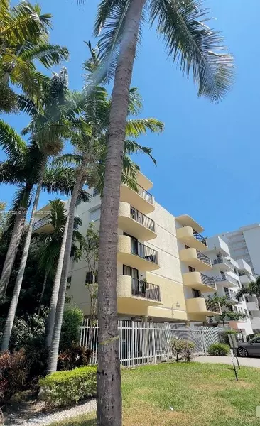 1673 Bay Rd #405, Miami Beach, FL 33139