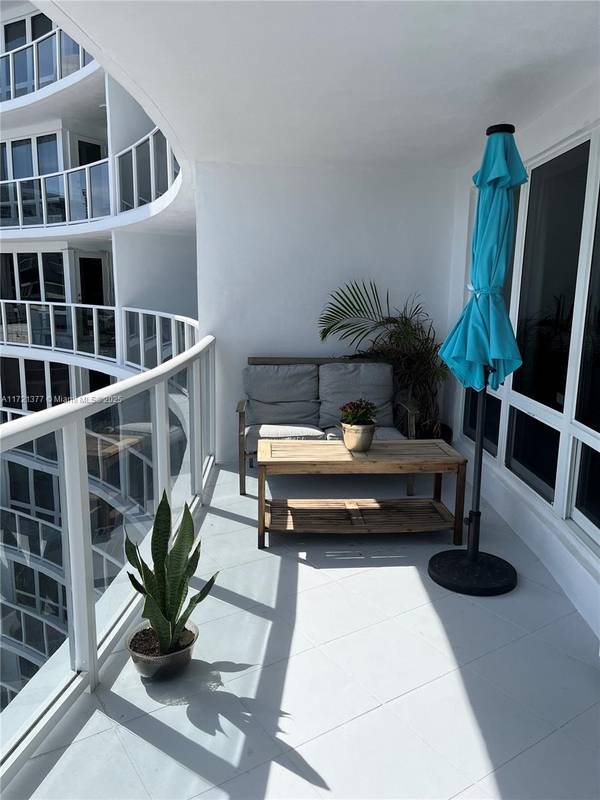 Fort Lauderdale, FL 33308,4100 Galt Ocean Dr #1104