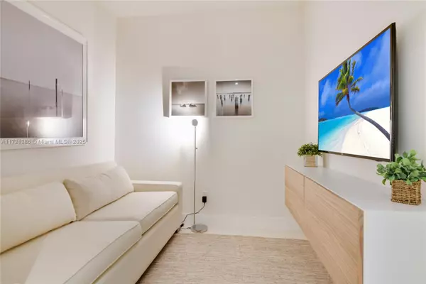 Aventura, FL 33180,2960 NE 207th St #804