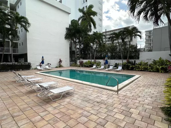 Miami Beach, FL 33139,1666 West Ave #512