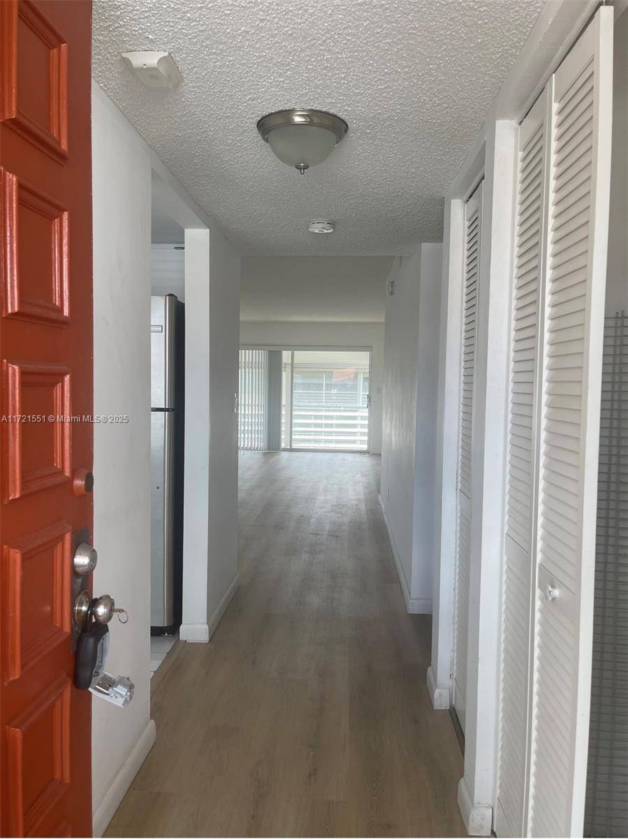 Lauderhill, FL 33319,3531 Inverrary Dr #401