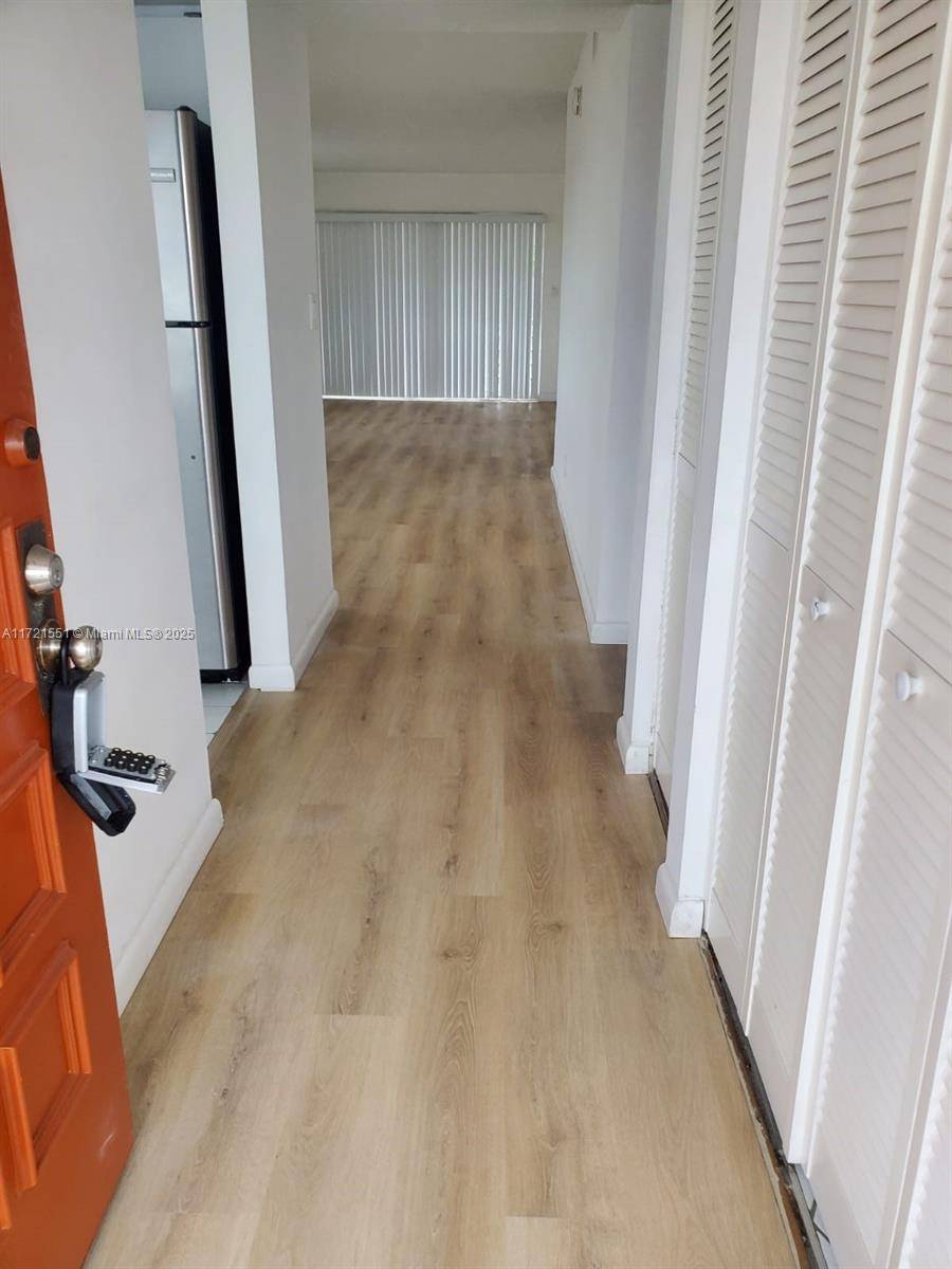 Lauderhill, FL 33319,3531 Inverrary Dr #401