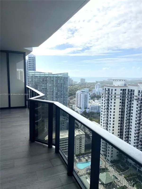 Miami, FL 33130,45 SW 9th St #3707