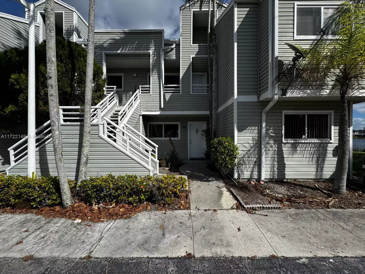 Oakland Park, FL 33309,3437 NW 44th St #208