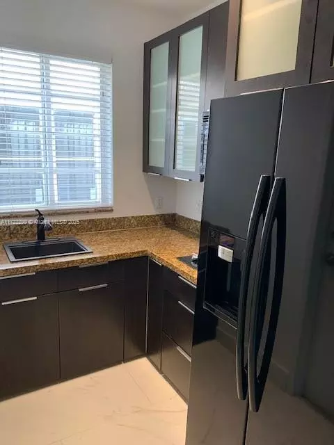 Miami Beach, FL 33139,1000 Meridian Ave #23