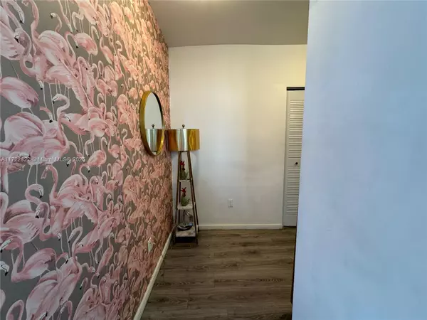 Miami Beach, FL 33139,810 7 St #207