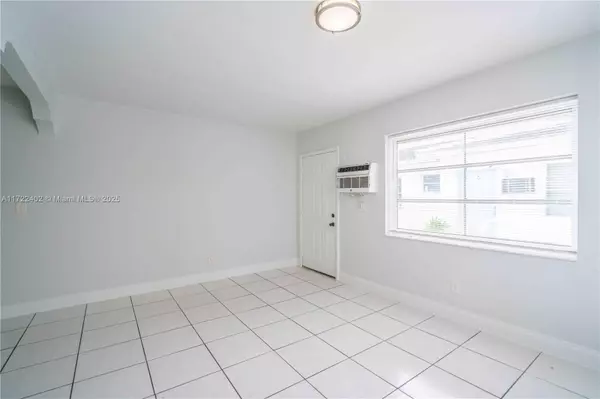 Miami Beach, FL 33141,7821 Carlyle #6