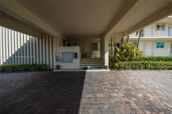 Tequesta, FL 33469,350 Beach Rd #204